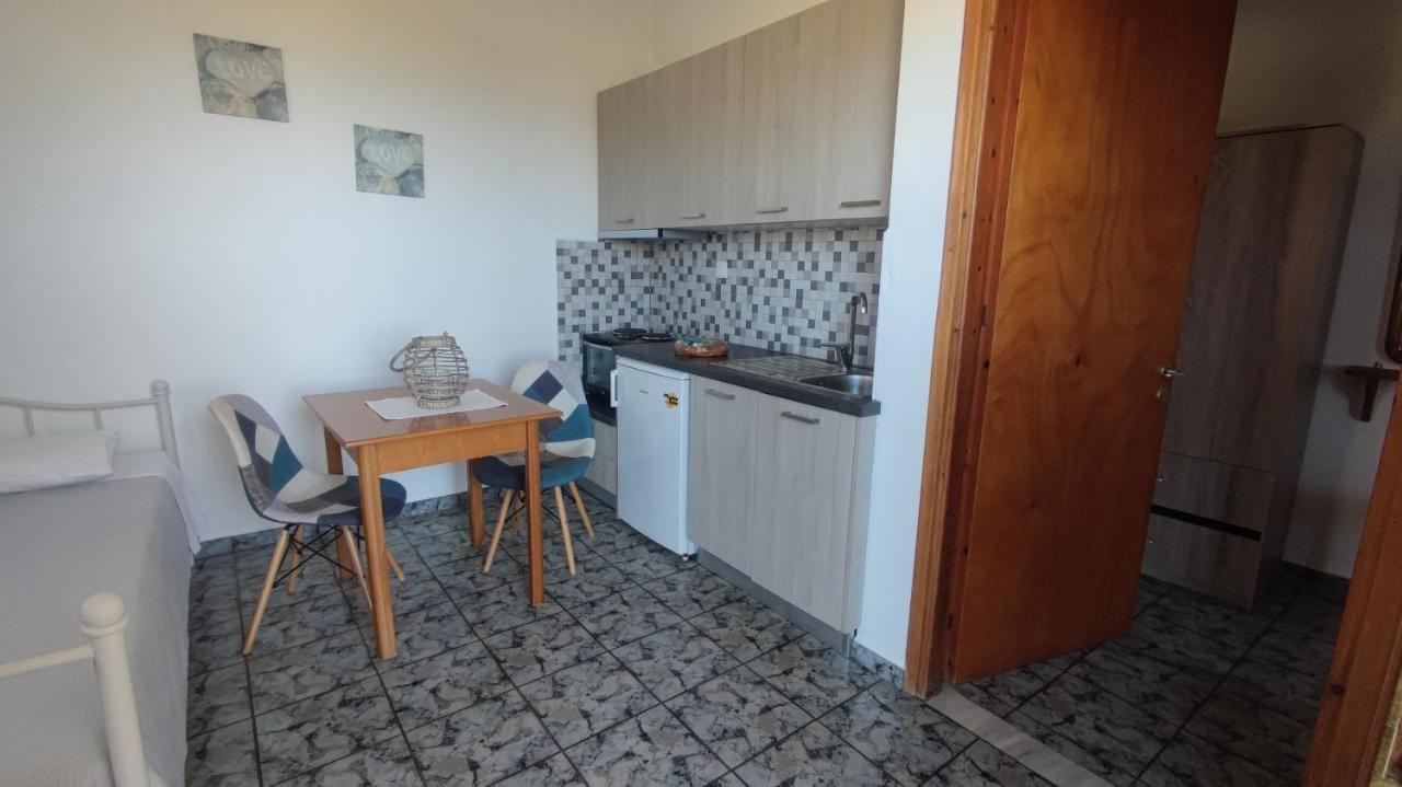 Appartement Tramonto Nel Delfini à Kini Extérieur photo