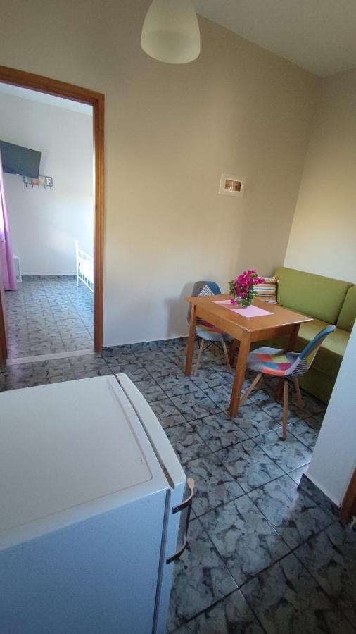 Appartement Tramonto Nel Delfini à Kini Extérieur photo
