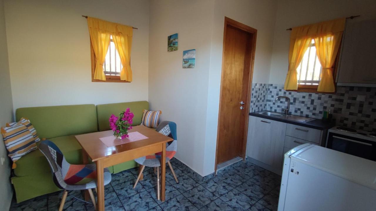 Appartement Tramonto Nel Delfini à Kini Extérieur photo