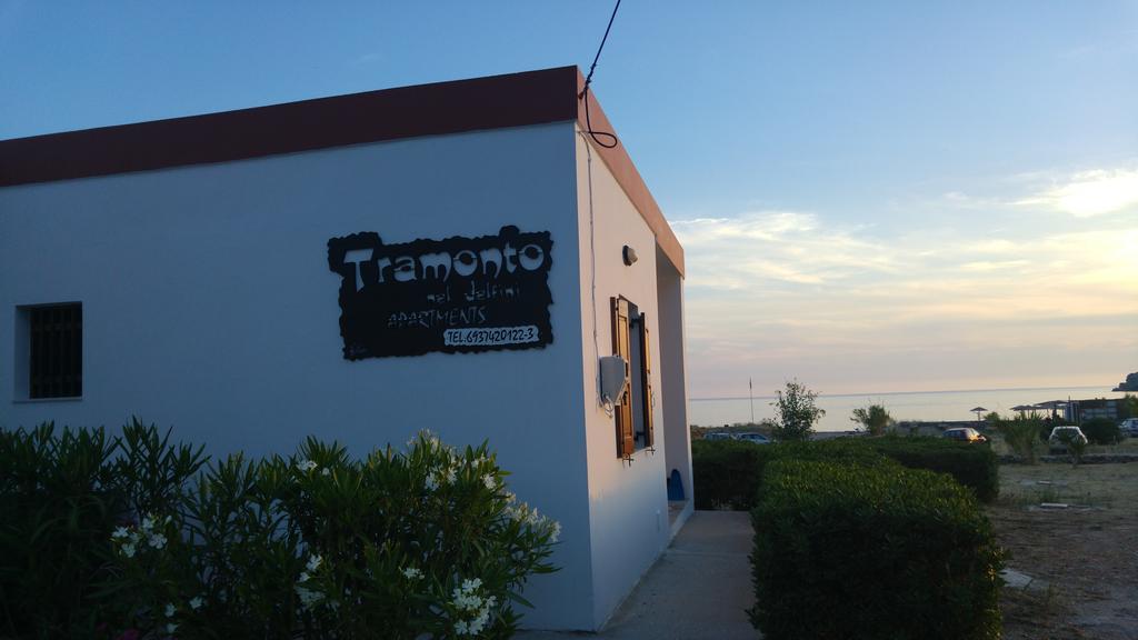 Appartement Tramonto Nel Delfini à Kini Extérieur photo